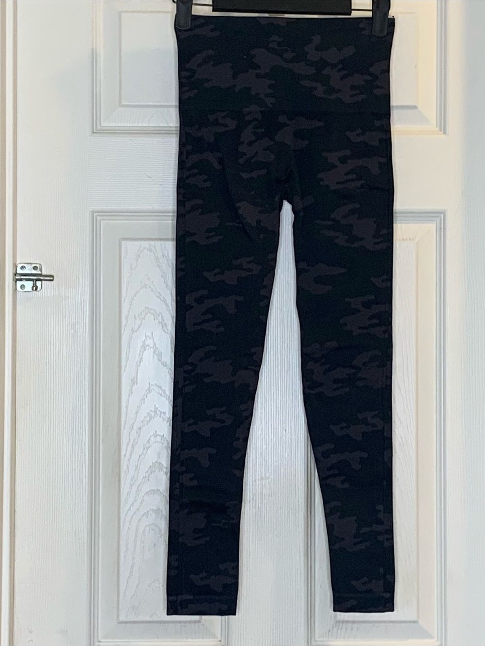 Spanx Gray Black Camo Print Leggings Size Small
